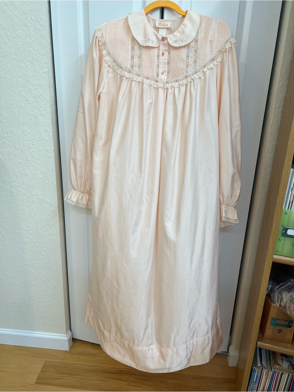 Barbizon Pale Pink Lace Yoke Long-Sleeve Nightgown size L